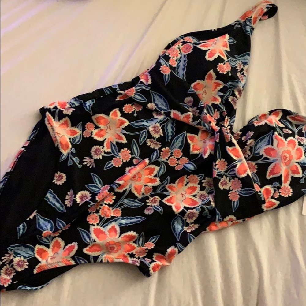 Old navy one-piece swimsuit